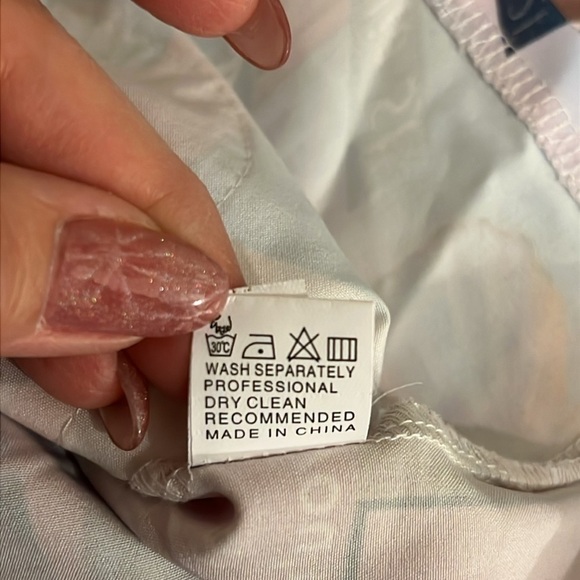 Taylor Swift graphic sleep shirt, fashion buttondown shirt, pink, size M - Picture 9 of 9